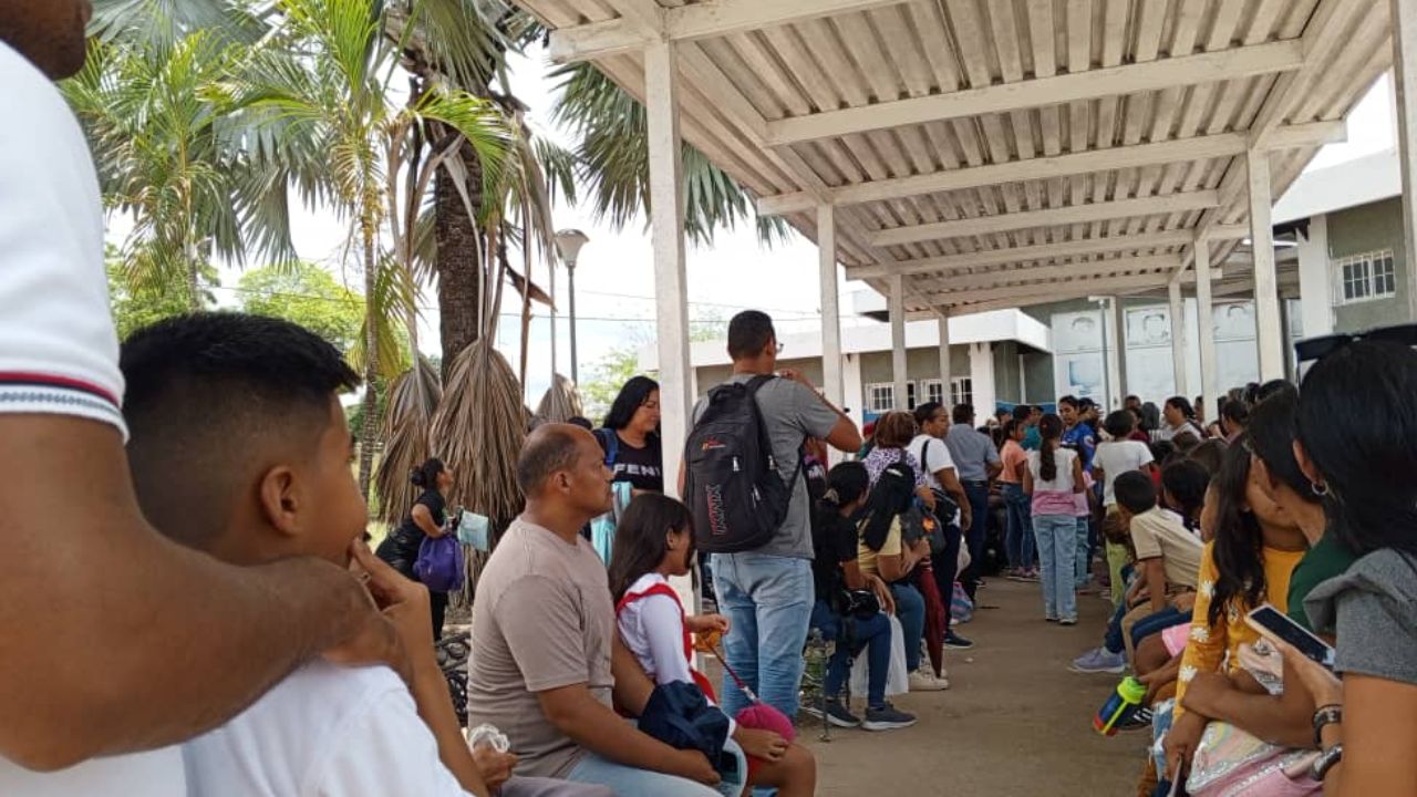 Esperan hasta más de cinco horas en el Saime