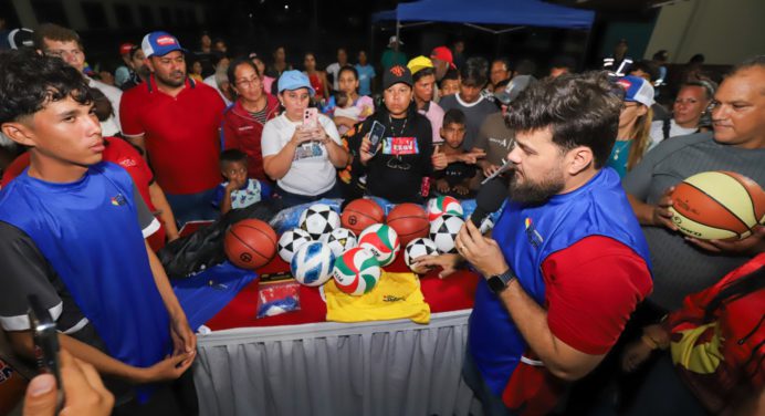 Entregan 2 canchas totalmente rehabilitadas en Las Cocuizas
