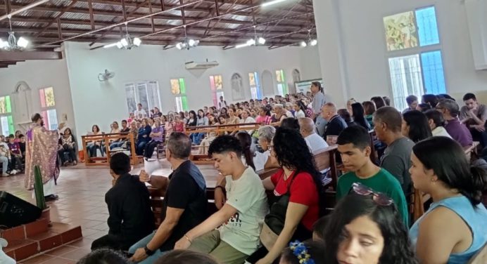Feligreses de Maturín recuerdan al Papa Francisco como el Papa de La Paz