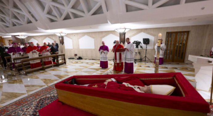 Fieles darán el último adiós al papa Francisco durante tres días (VIDEO)