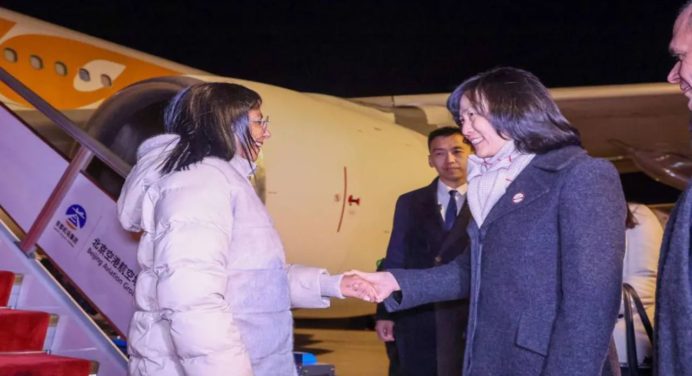 Fortaleciendo alianzas: Delcy Rodríguez viaja en visita oficial a China