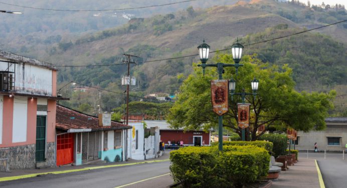 Gobernador Luna anuncia reativación de la feria de Las Flores en Caripe