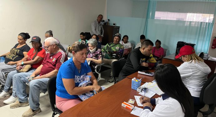 Gobernador Luna entrega 7 mil 653 medicamentos e insumos en Monagas