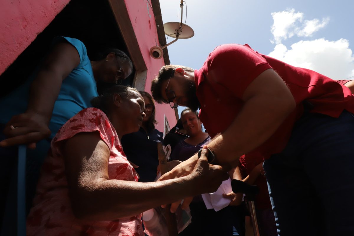 Gobernador Luna recorre casa por casa la comunidad Brisas del Guarapiche 2 gobernador luna recorre casa por casa la comunidad brisas del guarapiche laverdaddemonagas.com 6027e44f 6e6a 417b a63f 97dfafc5e53c
