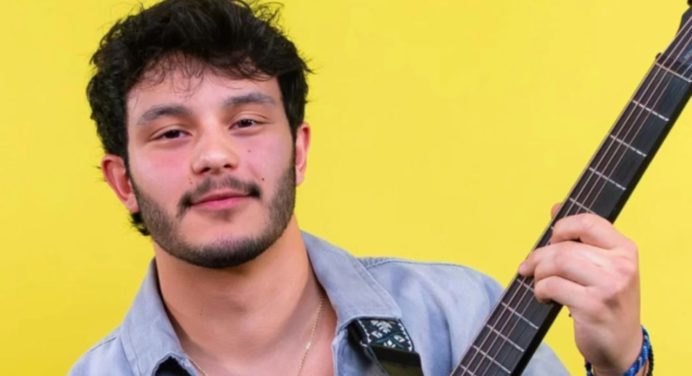 Hijo de Karina, Xander debuta como cantante con el sencillo «Mujer de miel» (+VIDEO)