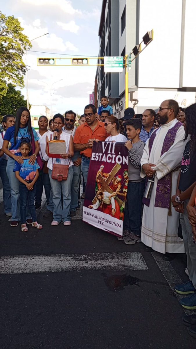 Más de 2 mil personas peregrinaron en el Viacrucis diocesano 2 mas de 2 mil personas peregrinaron en el viacrucis diocesano laverdaddemonagas.com vii estacion