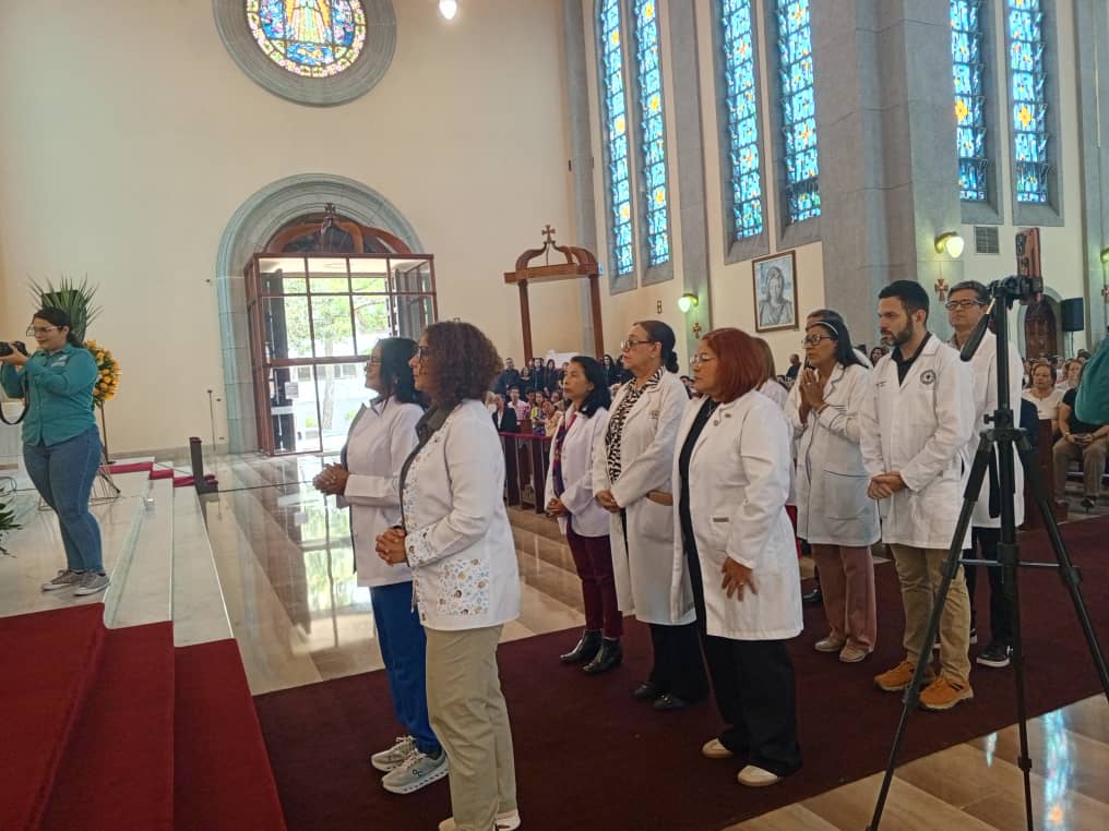 Misa Crismal renovó ministerio sacerdotal y consagró santos óleos 5 misa crismal renovo ministerio sacerdotal y consagro santos oleos laverdaddemonagas.com medicos