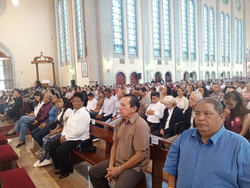 Misa Crismal renovó ministerio sacerdotal y consagró santos óleos 3 misa crismal renovo ministerio sacerdotal y consagro santos oleos laverdaddemonagas.com publico 1