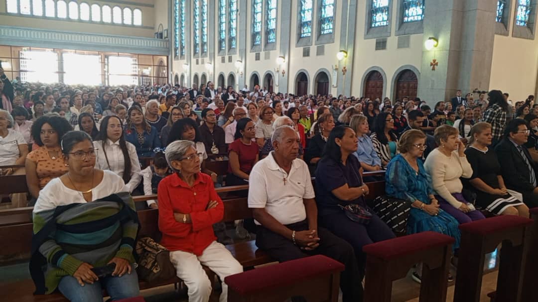 Misa Crismal renovó ministerio sacerdotal y consagró santos óleos 4 misa crismal renovo ministerio sacerdotal y consagro santos oleos laverdaddemonagas.com publico