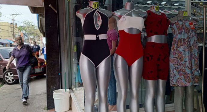 Monaguenses comienzan a adquirir sus trajes de baño para el asueto de Semana Santa