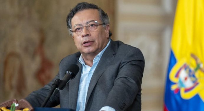 Petro desconoce los resultados de las elecciones de Ecuador