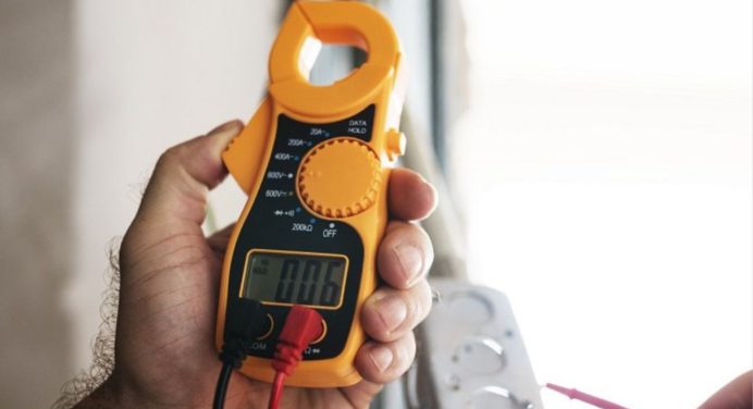 Reportan fuerte fluctuación eléctrica en varios estados del país