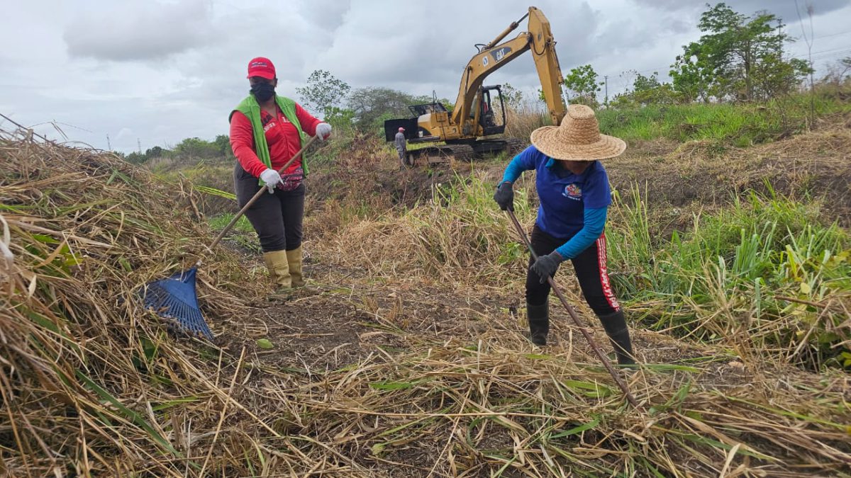 Seis comunidades beneficiadas con saneamiento del caño Las Cayenas 3 seis comunidades beneficiadas con saneamiento del cano las cayenas laverdaddemonagas.com cayenas3