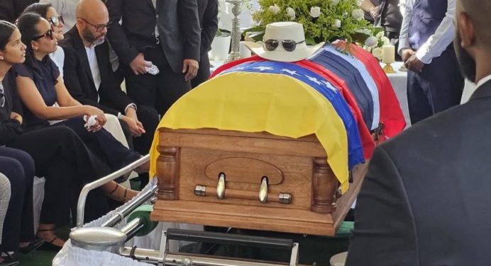 Sentido adiós a Rubby Pérez con banderas de República Dominicana y Venezuela (+fotos)