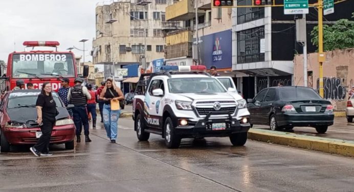 Un herido en choque entre moto y carro en la Juncal