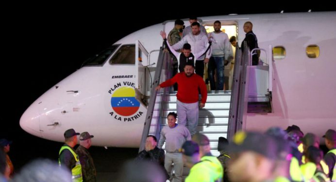 Unos 180 migrantes retornan desde Honduras: Hay una persona con código rojo de Interpol