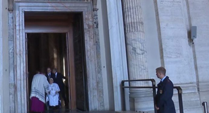 Visita sorpresa: El papa inspecciona la restauración de la basílica de San Pedro