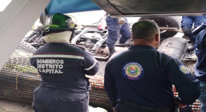 11 lesionados deja caída de carro desde estacionamiento del gimnasio vertical en Petare