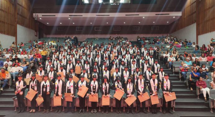 161 jóvenes se graduaron como consultores en Investigaciones científicas y Criminalística