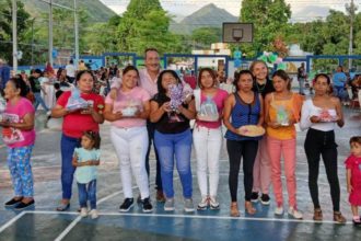 alcalde chuo velasquez llevo musica y obsequios a las madres de el rincon en acosta laverdaddemonagas.com la verdad de monagas 2025 05 15t144450.135