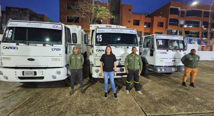 Alcaldesa Ana Fuentes entregó tres nuevas compactadoras