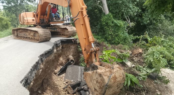 Atienden falla de borde en la troncal 10 del municipio Bolívar