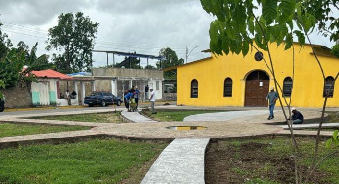 Avanza rehabilitación de la iglesia y plaza de San Vicente