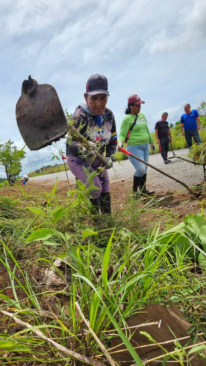 Avanza saneamiento del caño Los Próceres en Tipuro 2 avanza saneamiento del cano los proceres en tipuro laverdaddemonagas.com cano2