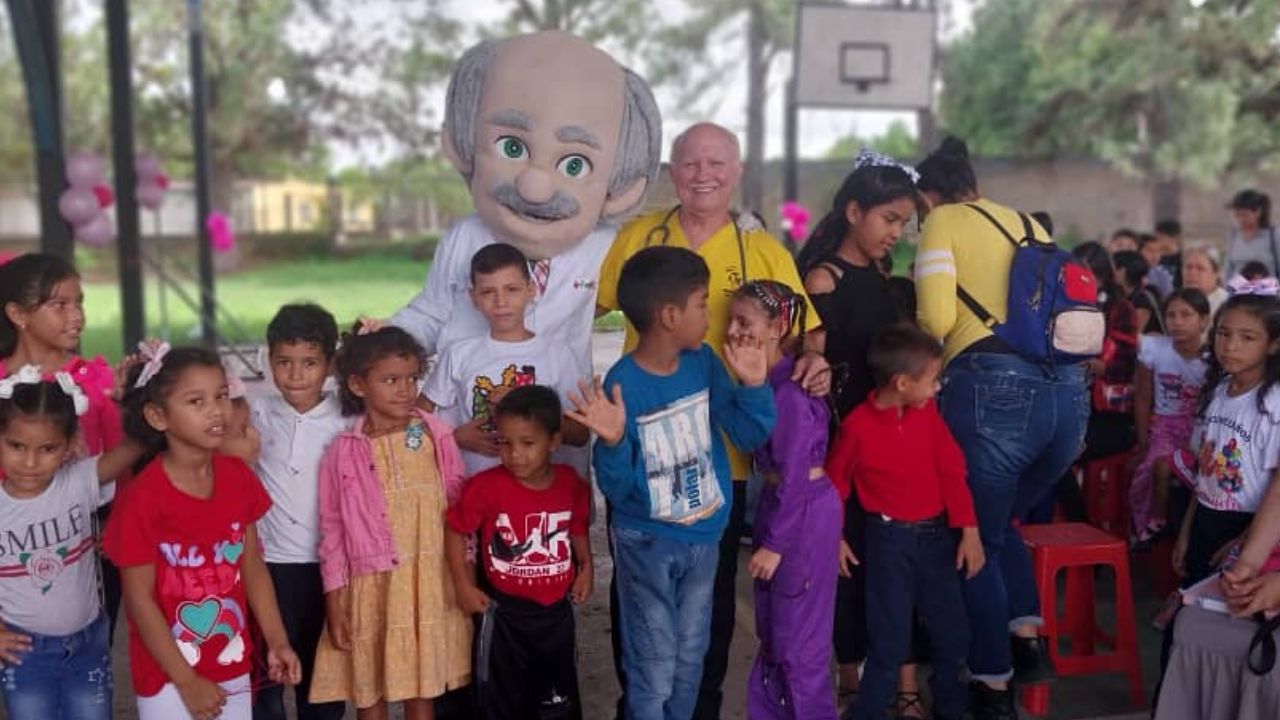 Por Amor a Tí llevó jornada médica a Sabana Grande