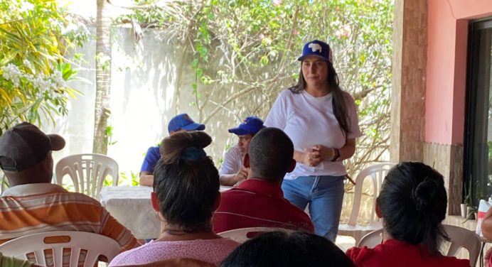 Candidata María Carvajal visitó municipio Sotillo