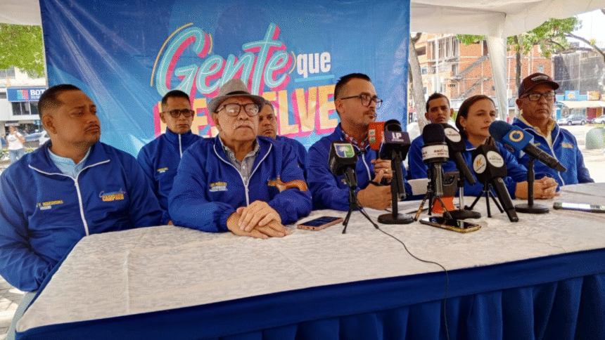 Candidatos oficialistas han visitado 80% de los circuitos comunales 1 El comando de Campaña Gente que resuelve sigue visitando comunas