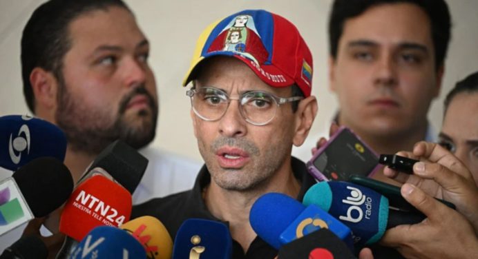 Capriles rechazó el llamado abstencionista mientras ejercía su derecho al voto
