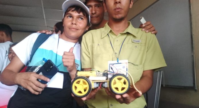 Con éxito Universidad Ludovico Silva realizó su I Competencia de Exhibición robótica
