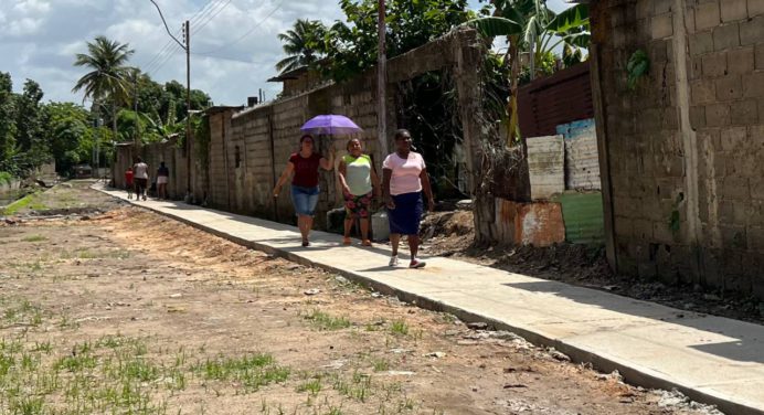 Culminan caminerías en Primero de Mayo