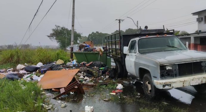 Detenido sujeto por arrojar basura en la perimetral del aeropuerto