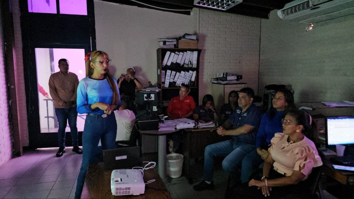 Dictan taller de atención al público a personal de Incremat 2 dictan taller de atencion al publico a personal de incremat laverdaddemonagas.com taller2