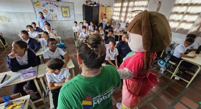 “El zoológico va a tu escuela” educa y sensibiliza a niños de Maturín