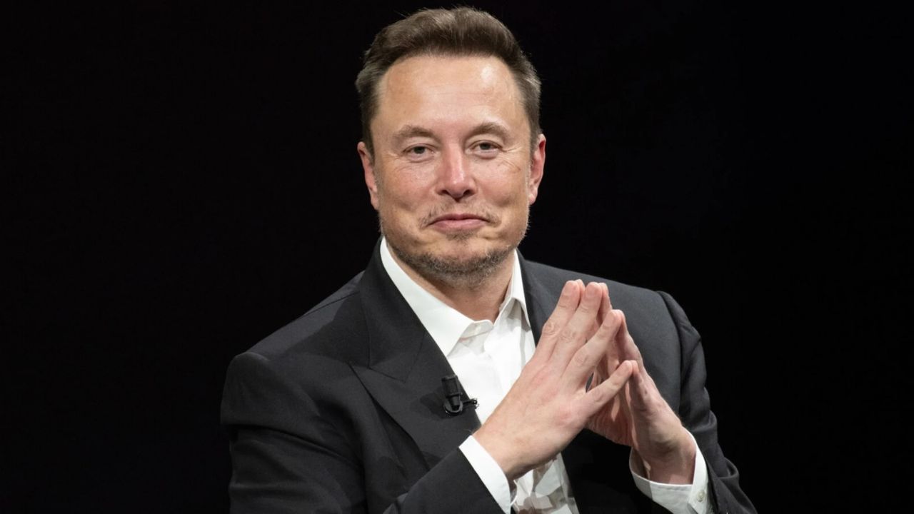 Elon Musk deja su puesto