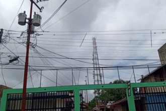 En calle Azcúe solicitan reparación de transfomador