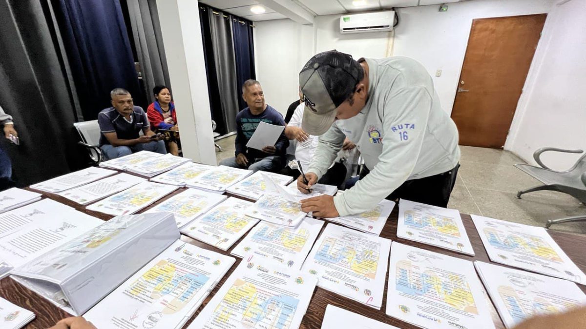 Entregan tabuladores con incremento del pasaje en Maturín 2 entregan tabuladores con incremento del pasaje en maturin laverdaddemonagas.com firma2
