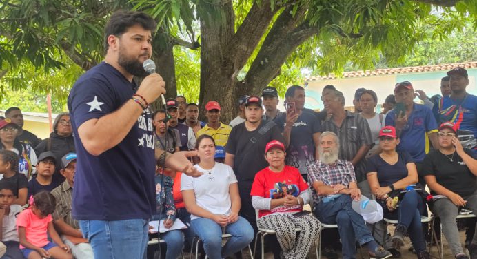 Ernesto Luna realizó asamblea en la parroquia Boquerón