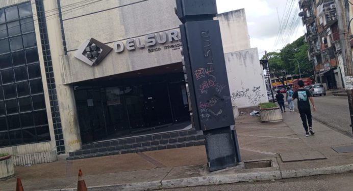 Espacios del Banco del Sur quedaron para basurero y baño público
