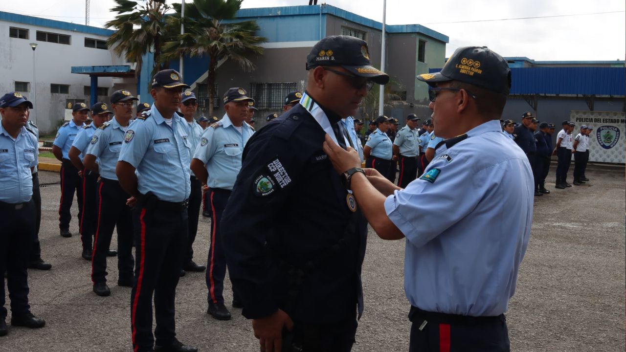 Funcionarios recibieron medallas de reconocimiento