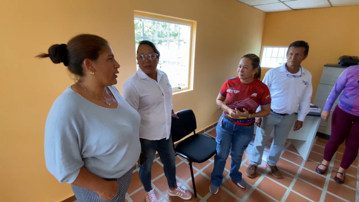 Gobierno Nacional entregó nuevo módulo de Justicia y Paz comunal 3 gobierno nacional entrego nuevo modulo de justicia y paz comunal laverdaddemonagas.com ana karina1