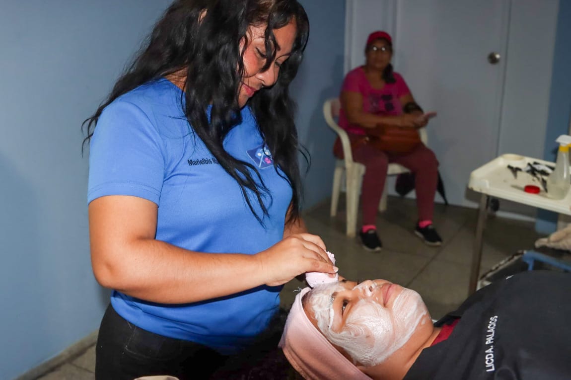 Gobierno regional asistió a más de 300 mujeres de Santa Cruz en Maturín 6 gobierno regional asistio a mas de 300 mujeres de santa cruz en maturin laverdaddemonagas.com la cruz6