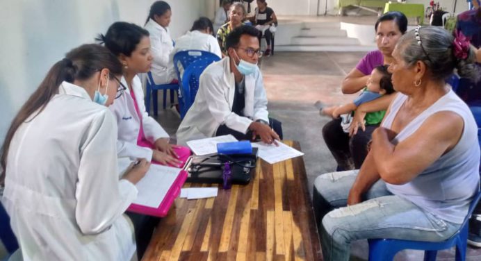 Gobierno regional lleva atención médica a comunidad indígena Las Malvinas de Caripe