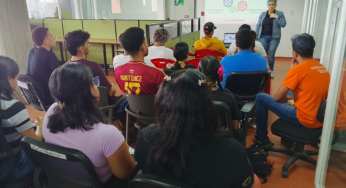 Gobierno regional realiza capacitación para primera Consulta Joven Popular Nacional