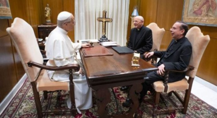 León XIV recibe al prelado del Opus Dei: Diálogo sobre la reforma estatutaria