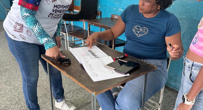 Leudys González participó en el simulacro electoral en la UE Pedro Gual de Caripito