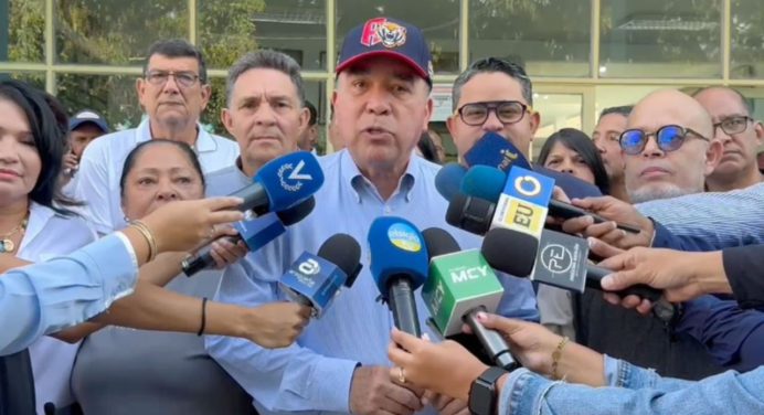 Luis Eduardo Martínez ejerce el voto afirmando que es un proceso rápido